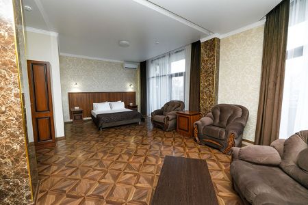 Отель "Veles" / "Велес"